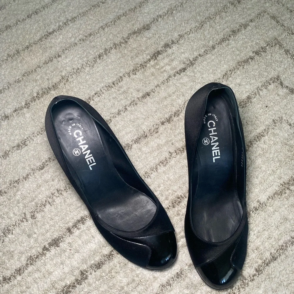 Chanel Black Satin & Patent Leather Heels w/ Sculptural Silver Heel size 40